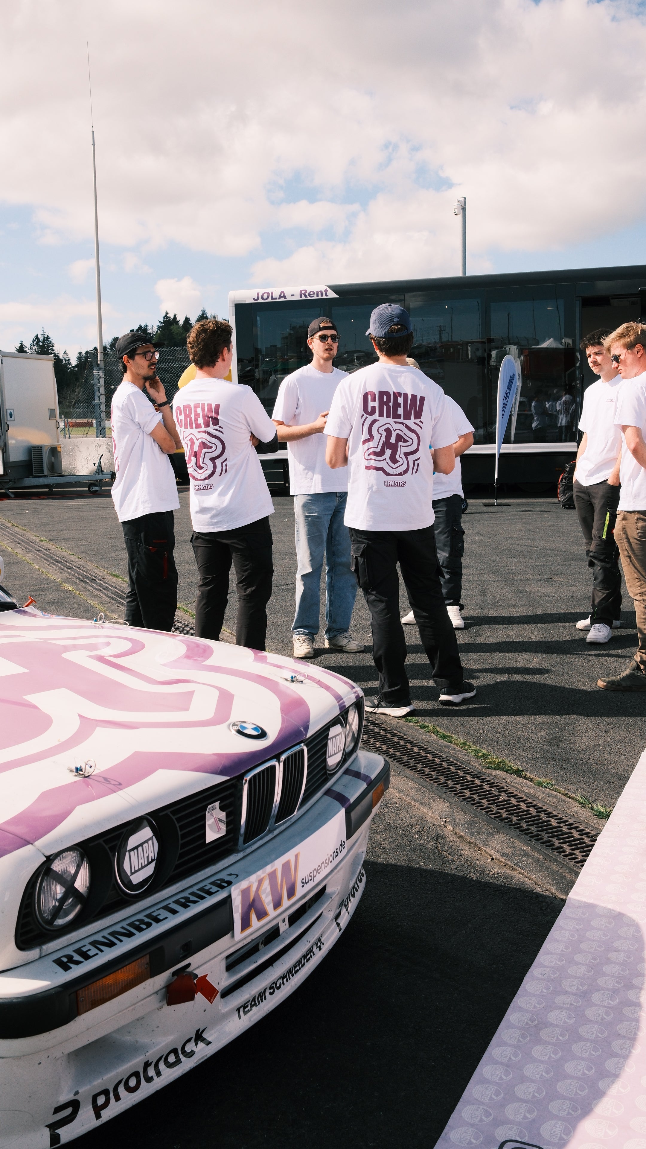 CREW BUNDLE — T-Shirt + Grillbadge | Go Fast, Don't Die