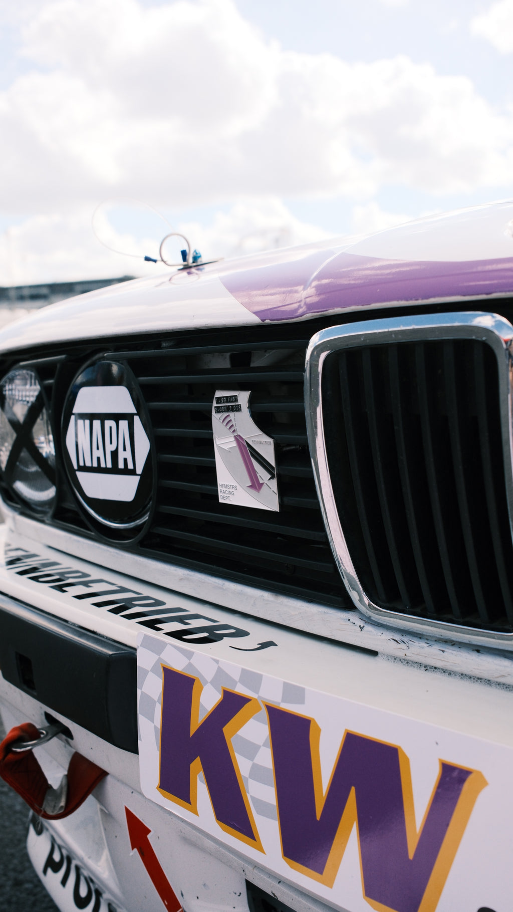 CREW BUNDLE — T-Shirt + Grillbadge | Go Fast, Don't Die