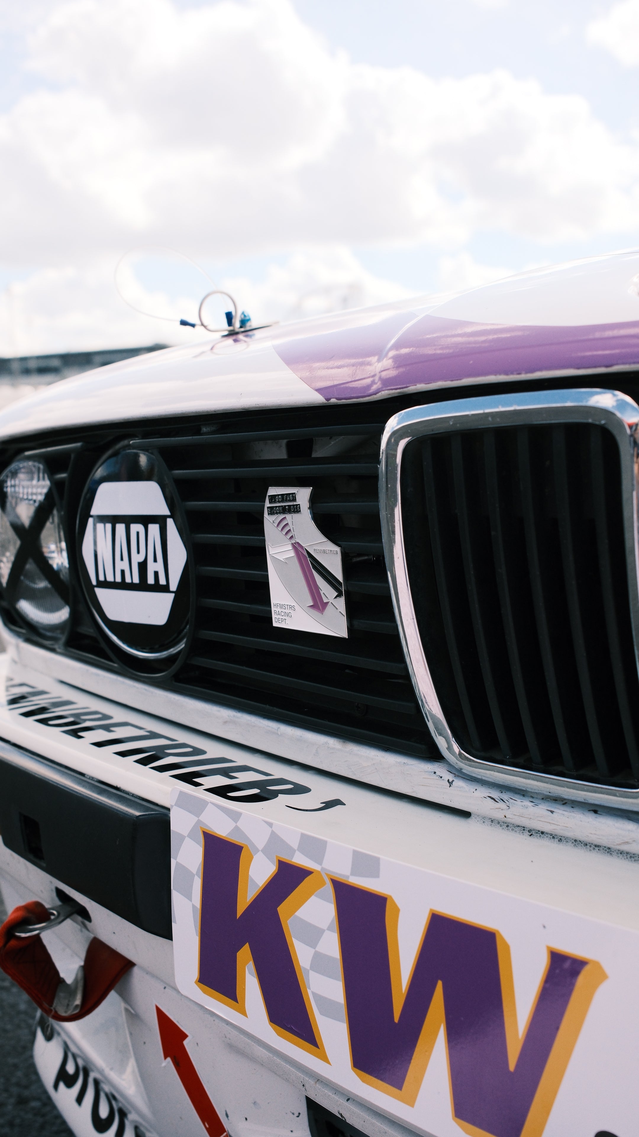 CREW BUNDLE — T-Shirt + Grillbadge | Go Fast, Don't Die